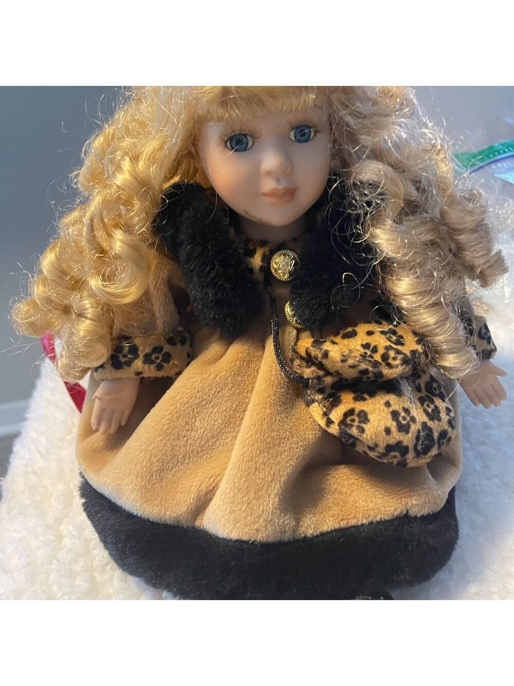 VINTAGE DAN DEE COLLECTOR'S CHOICE PORCELAIN DOLL PAIGE